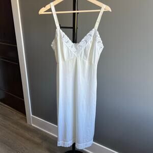 Vintage Komar Woman’s White Slip Lingerie with lace trim Average 36